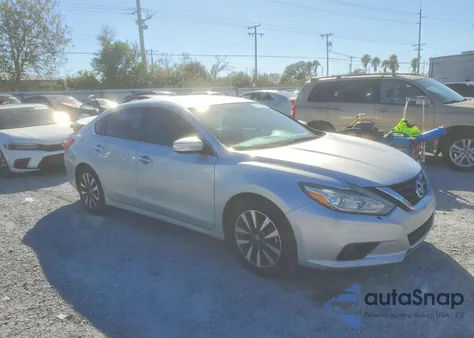 2017 Nissan Altima 2.5 z USA, uszkodzony, nr VIN 1N4AL3AP0HC208985